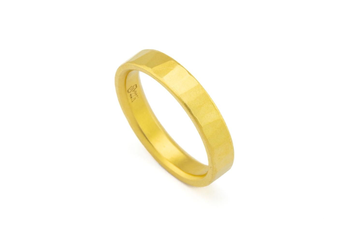 22K Hammer Forged Band