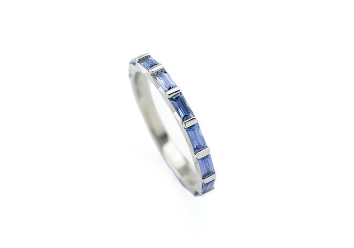 Aurum-Platinum-Yogo-Sapphire-Baguette-Eternity-Band