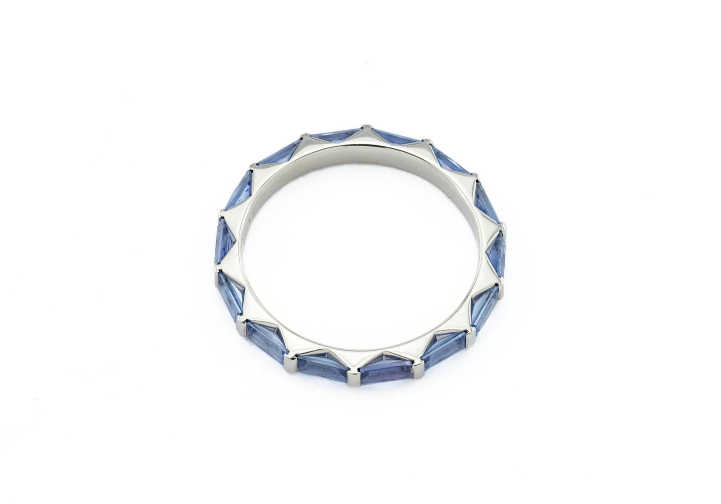 Aurum-Platinum-Yogo-Sapphire-Baguette-Eternity-Band