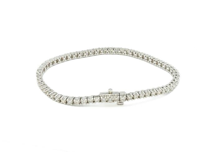 3 carat Diamond tennis bracelet in 14K white gold featuring round brilliant Diamonds in a four-prong setting.