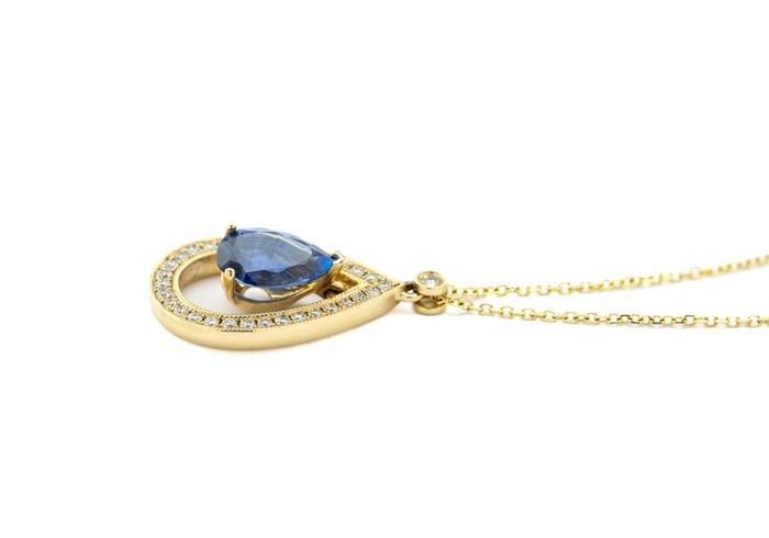 Yogo Sapphire and Diamond floating pendant necklace in 14K yellow gold