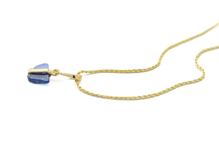 Yogo Sapphire wrapped necklace in 14K yellow gold from the Aurum Collection