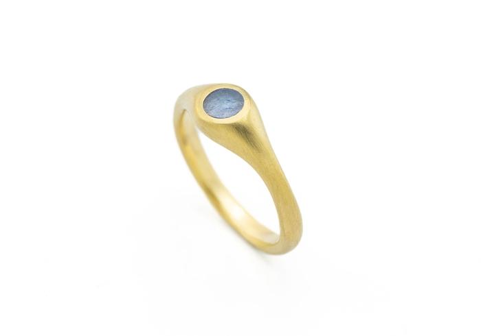 18K Aurum Collection Yogo Sapphire Mini Signet Ring