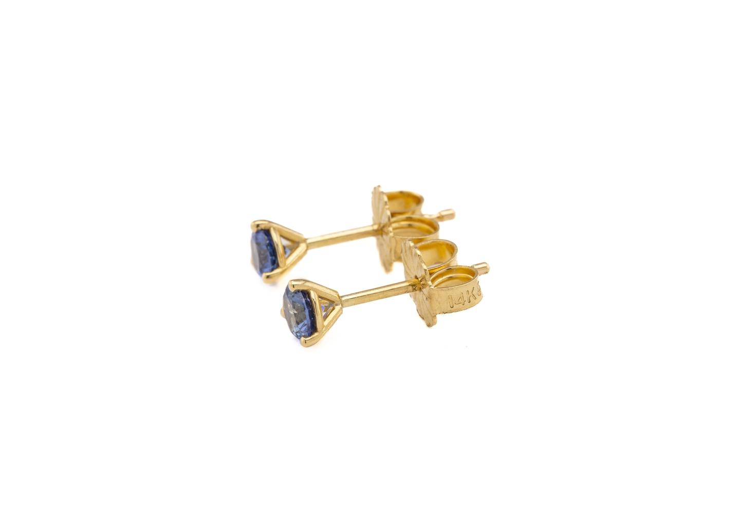 14K Yogo Sapphire Studs