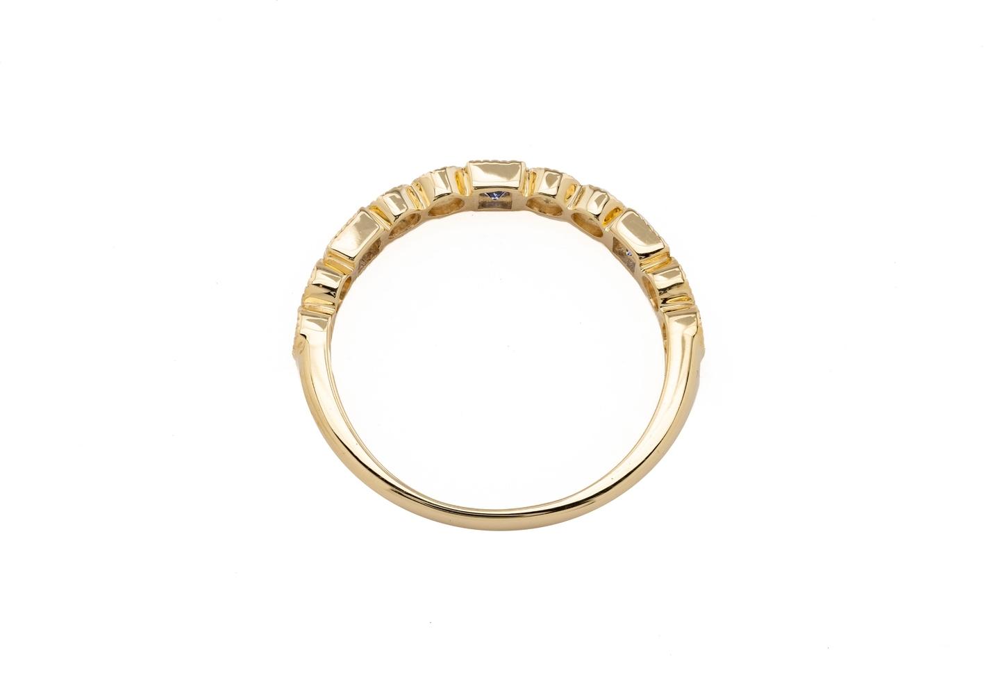 14K Yogo Sapphire & Diamond Milgrain Band