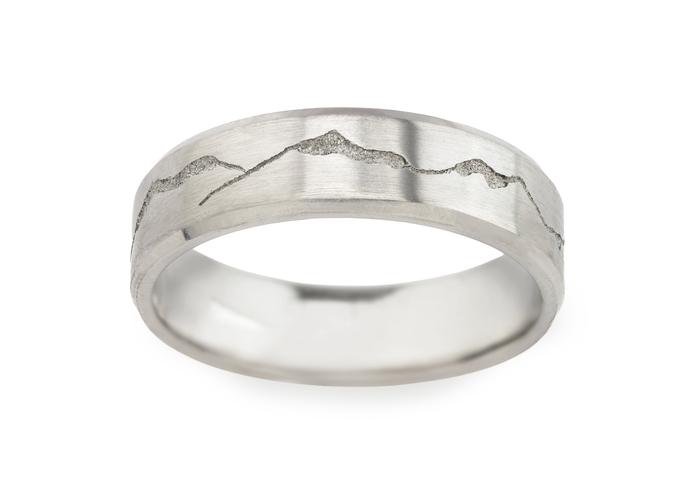 14K Mountain Range Hand Engraved Band | Aurum Collection