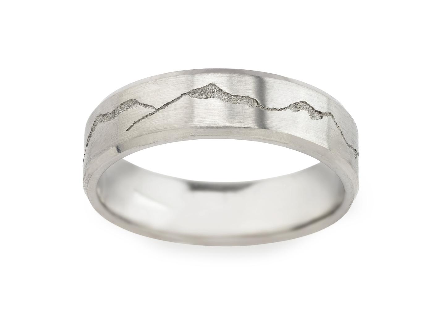 14K Mountain Range Hand Engraved Band | Aurum Collection