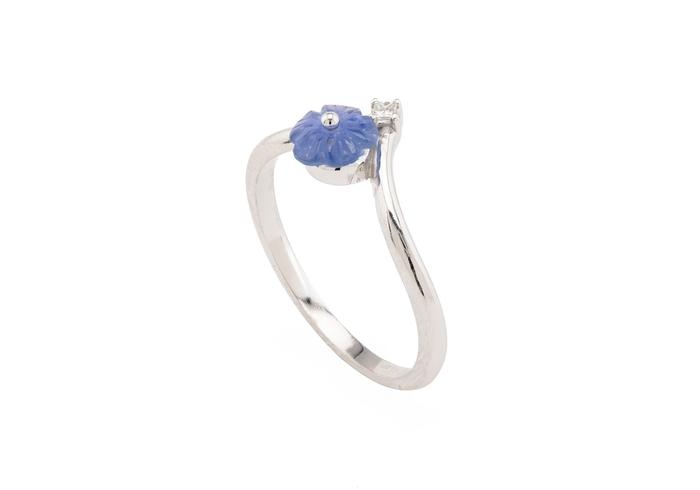 14K Flower Shape Yogo Sapphire Ring