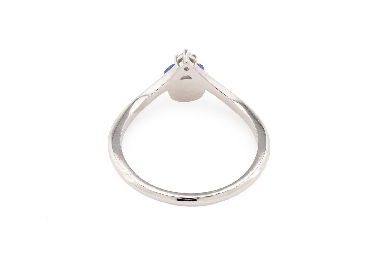 14K Flower Shape Yogo Sapphire Ring