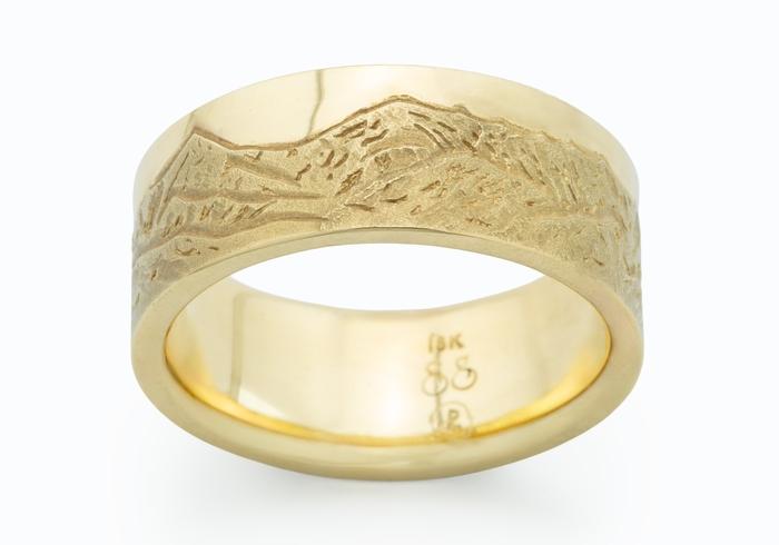18K Yellow Gold Mountain Range Band | Aurum Collection