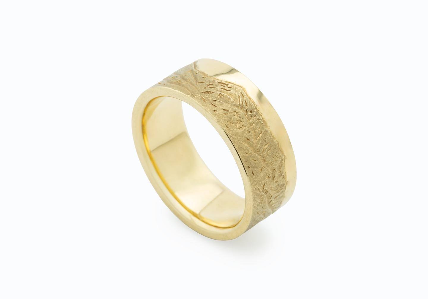 18K Yellow Gold Mountain Range Band | Aurum Collection