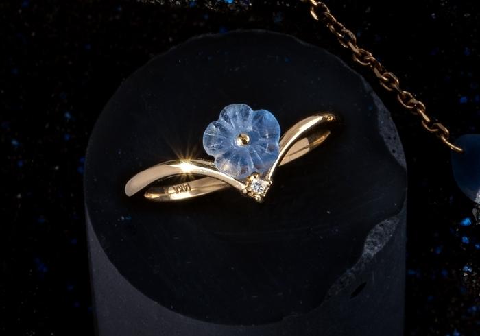 14K Imperfectionist Carved Yogo Sapphire Flower Ring