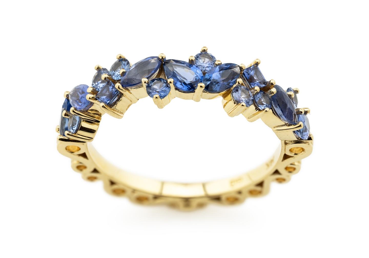 14K Yellow Gold Yogo Sapphire Cabriole Ring