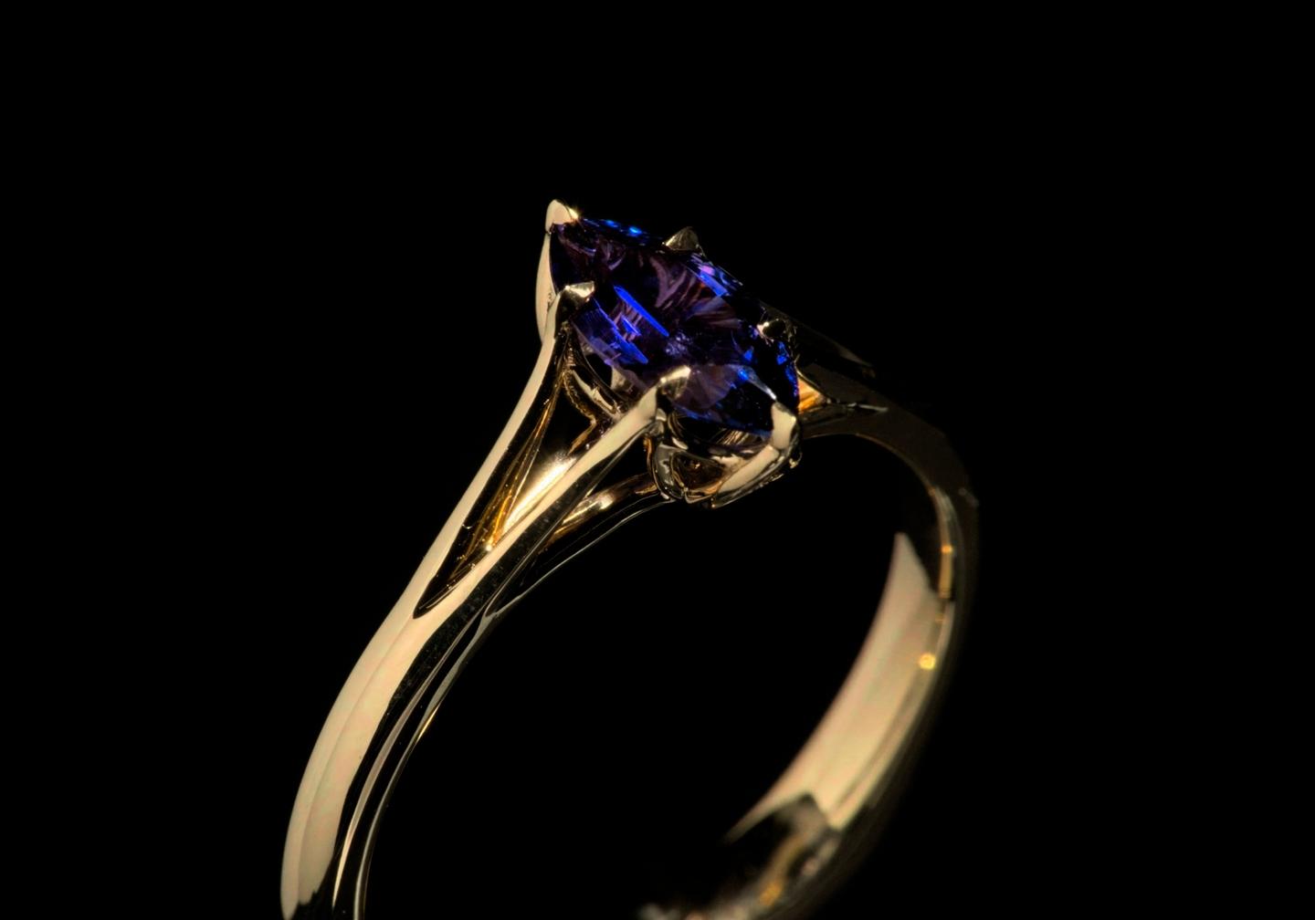 18K Yellow Gold Yogo Sapphire Gossamer Ring